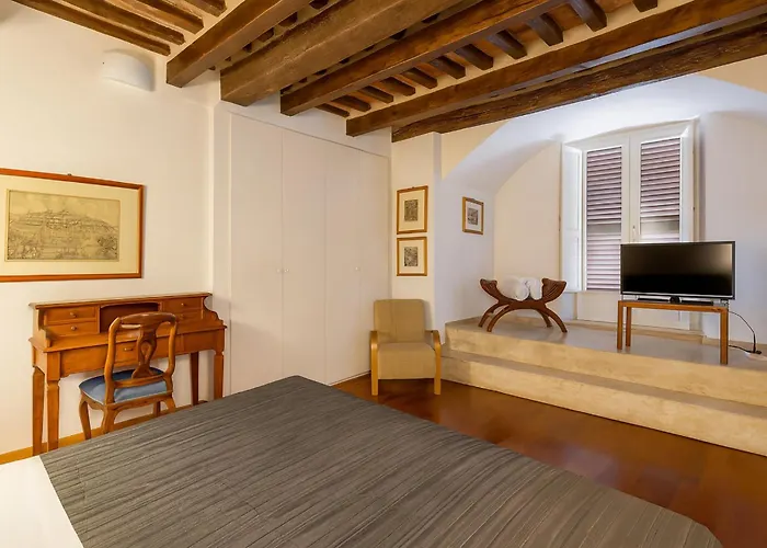 The Balcony - Piazza Del Campo Siena