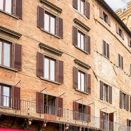The Balcony - Piazza Del Campo Siena