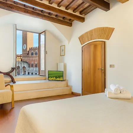 The Balcony - Piazza Del Campo * Siena