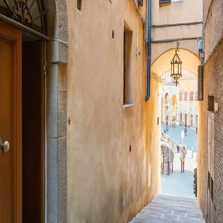The Balcony - Piazza Del Campo