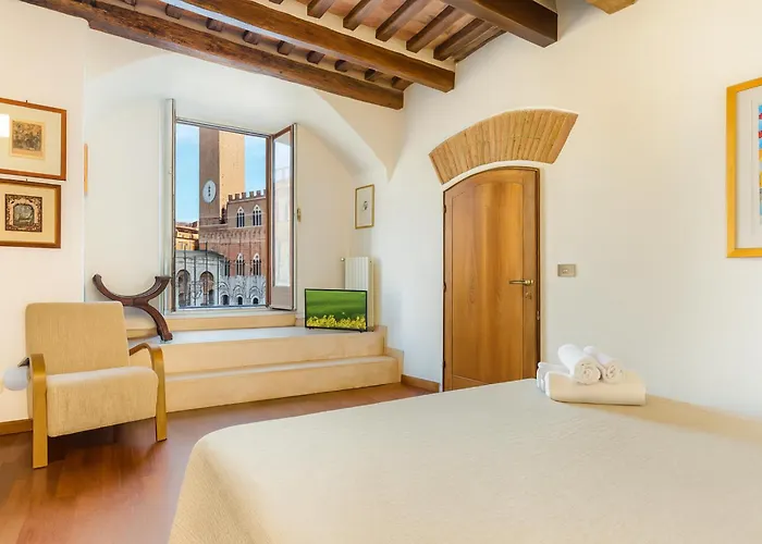 The Balcony - Piazza Del Campo