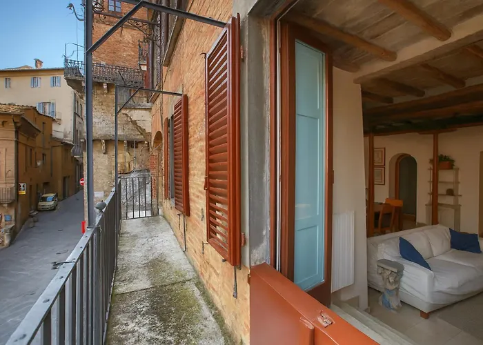 The Balcony - Piazza Del Campo