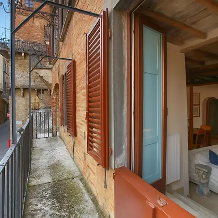 The Balcony - Piazza Del Campo
