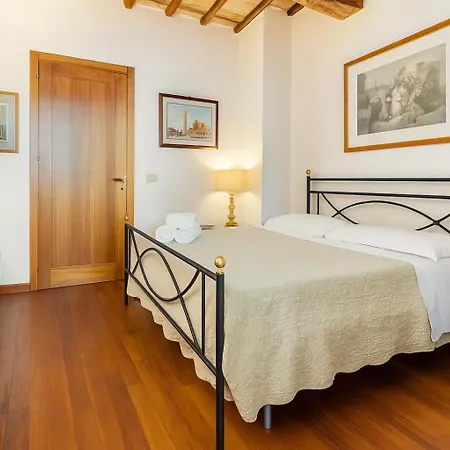 The Balcony - Piazza Del Campo Apartment