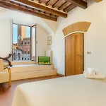 The Balcony - Piazza Del Campo