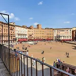 The Balcony - Piazza Del Campo Apartman *